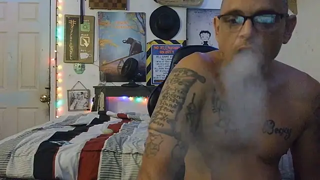 Snapshot of Buffshagswell chatting on 06/27/26, 05:18 Buffshagswell online show from 06/27/26, 05:18