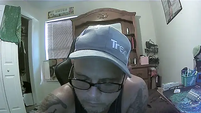 Snapshot of Buffshagswell chatting on 08/09/26, 03:39 Buffshagswell online show from 08/09/26, 03:39