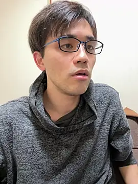 Snapshot of ryusei18570 chatting on 02/25/25, 03:05 ryusei18570 online show from 02/25/25, 03:05