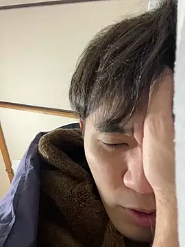 Snapshot of ryusei18570 chatting on 02/27/25, 04:21 ryusei18570 online show from 02/27/25, 04:21