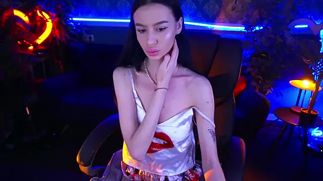 Snow WhiteeeX online show from 02/04/25, 06:46