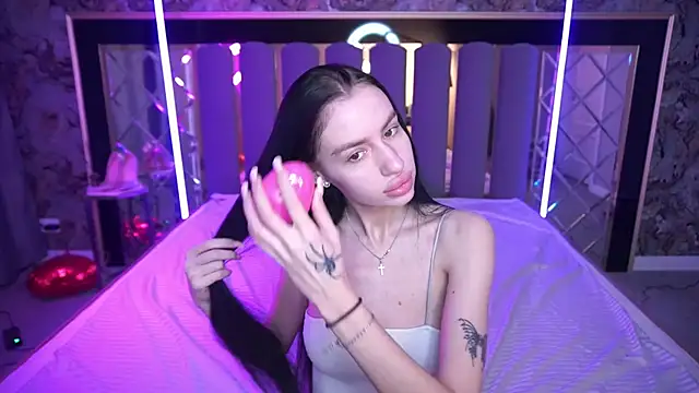 Snow WhiteeeX online show from 04/09/26, 05:40