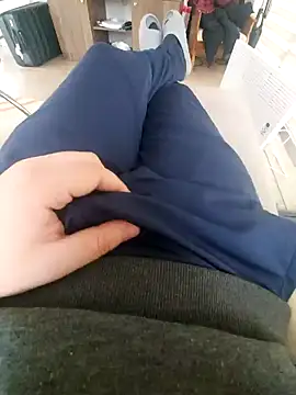 Snapshot of reelciii21 chatting on 12/28/24, 12:45 reelciii21 online show from 12/28/24, 12:45