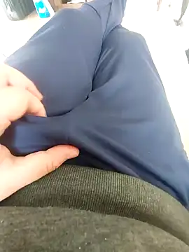 Snapshot of reelciii21 chatting on 12/31/24, 10:37 reelciii21 online show from 12/31/24, 10:37