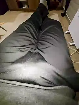 Snapshot of reelciii21 chatting on 01/06/25, 08:39 reelciii21 online show from 01/06/25, 08:39