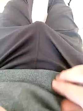 Snapshot of reelciii21 chatting on 01/16/25, 11:37 reelciii21 online show from 01/16/25, 11:37