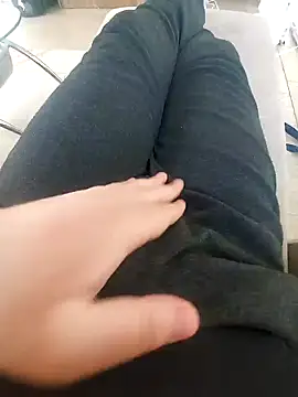 Snapshot of reelciii21 chatting on 02/04/25, 01:06 reelciii21 online show from 02/04/25, 01:06