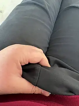 Snapshot of reelciii21 chatting on 02/22/25, 11:24 reelciii21 online show from 02/22/25, 11:24