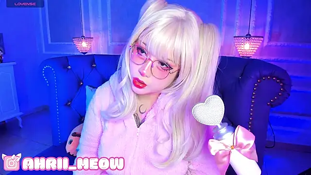 AHRI LEE online show from 01/20/25, 12:15