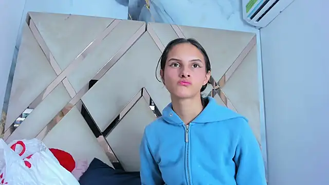 ninaht online show from 09/08/25, 09:03