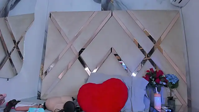 ninaht online show from 09/25/25, 08:34