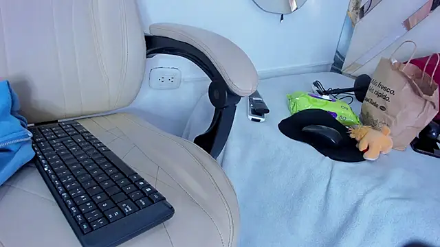 ninaht online show from 10/18/25, 08:31