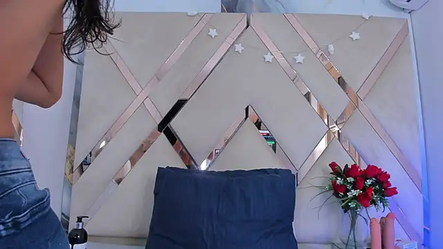 ninaht online show from 11/17/25, 08:25