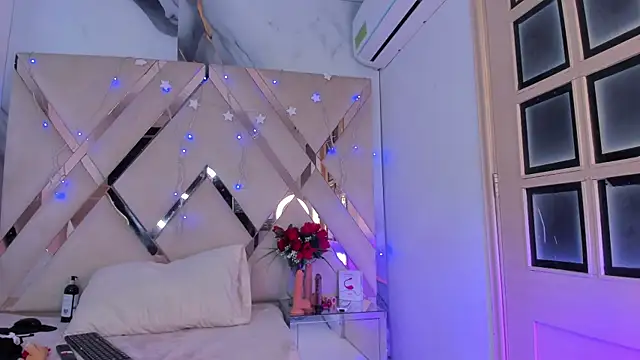 ninaht online show from 12/21/25, 09:00