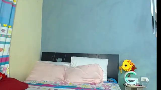 Snapshot of Madison__12 chatting on 02/08/25, 11:13 Madison  12 online show from 02/08/25, 11:13