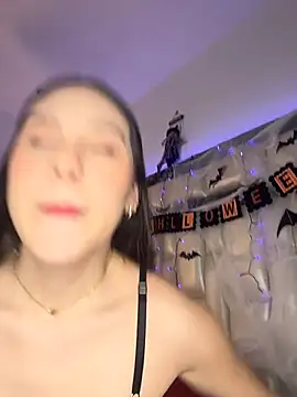  ISABELLA HOT  online show from 10/22/25, 12:16