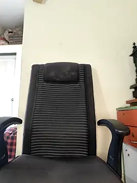 Snapshot of Mr_Handsome_hunk chatting on 10/09/25, 04:10 Mr Handsome hunk online show from 10/09/25, 04:10