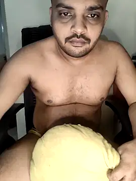 Snapshot of Mr_Handsome_hunk chatting on 10/27/25, 05:39 Mr Handsome hunk online show from 10/27/25, 05:39