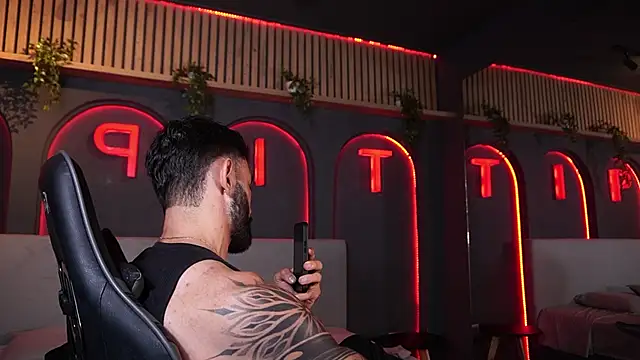 Austin bolt online show from 04/19/26, 02:33