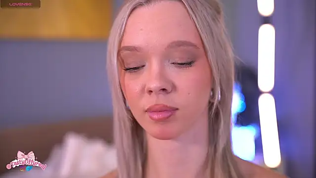  AlinaBailey online show from 04/15/26, 07:15