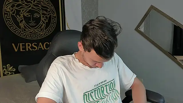 Desmon Clark online show from 01/13/25, 04:50