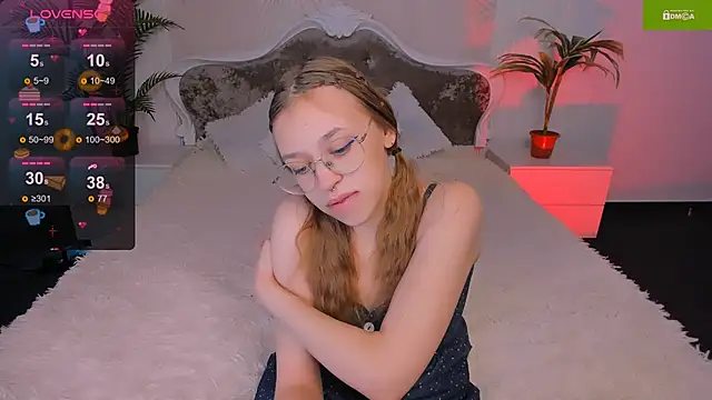 Snapshot of LayriantaVee chatting on 01/13/25, 07:43 LayriantaVee online show from 01/13/25, 07:43