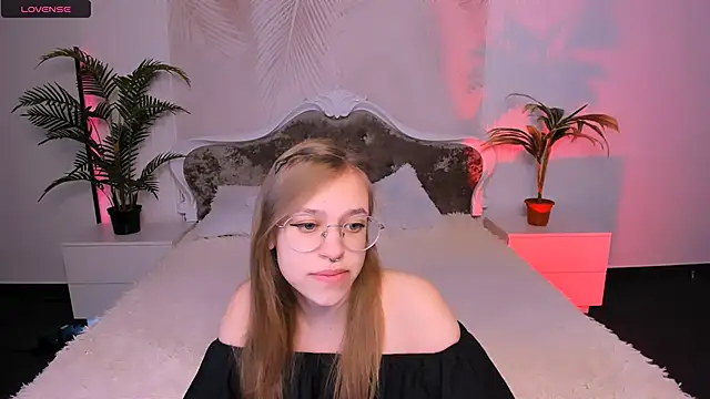 Snapshot of LayriantaVee chatting on 01/15/25, 07:05 LayriantaVee online show from 01/15/25, 07:05