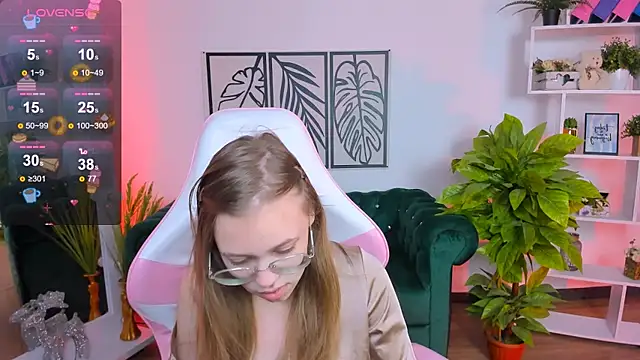 Snapshot of LayriantaVee chatting on 01/19/25, 07:04 LayriantaVee online show from 01/19/25, 07:04