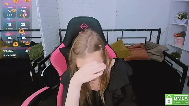 Snapshot of LayriantaVee chatting on 01/21/25, 01:00 LayriantaVee online show from 01/21/25, 01:00