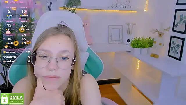 Snapshot of LayriantaVee chatting on 01/29/25, 01:07 LayriantaVee online show from 01/29/25, 01:07