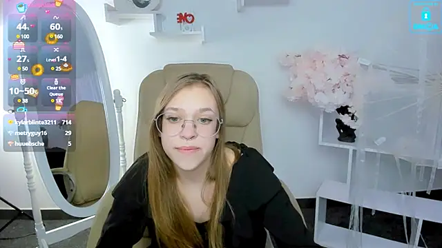 Snapshot of LayriantaVee chatting on 02/03/25, 01:08 LayriantaVee online show from 02/03/25, 01:08