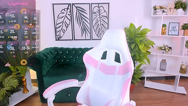 Snapshot of LayriantaVee chatting on 02/11/25, 07:12 LayriantaVee online show from 02/11/25, 07:12