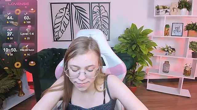 Snapshot of LayriantaVee chatting on 02/16/25, 09:59 LayriantaVee online show from 02/16/25, 09:59