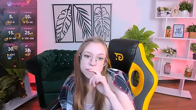 Snapshot of LayriantaVee chatting on 02/23/25, 10:06 LayriantaVee online show from 02/23/25, 10:06