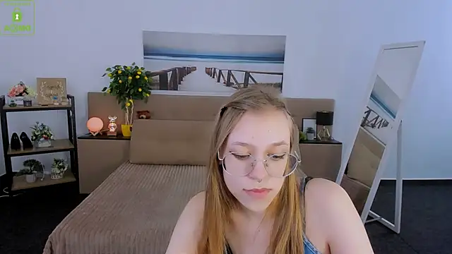 Snapshot of LayriantaVee chatting on 03/06/25, 01:14 LayriantaVee online show from 03/06/25, 01:14