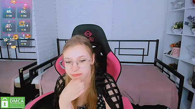 Snapshot of LayriantaVee chatting on 03/11/25, 07:15 LayriantaVee online show from 03/11/25, 07:15