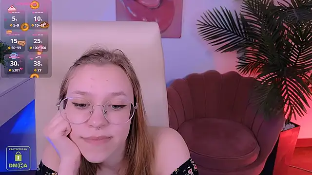 Snapshot of LayriantaVee chatting on 03/14/25, 10:29 LayriantaVee online show from 03/14/25, 10:29