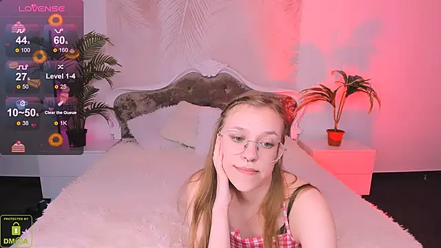 Snapshot of LayriantaVee chatting on 03/18/25, 10:14 LayriantaVee online show from 03/18/25, 10:14