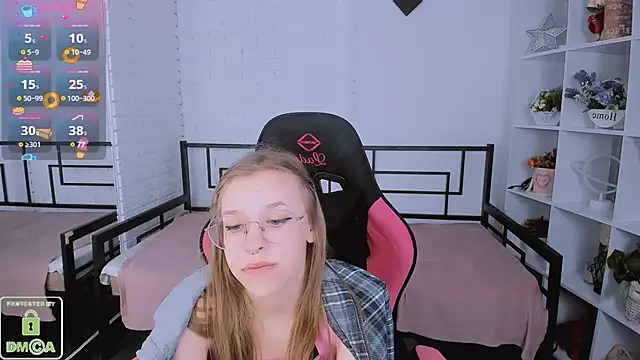 Snapshot of LayriantaVee chatting on 03/21/25, 01:34 LayriantaVee online show from 03/21/25, 01:34