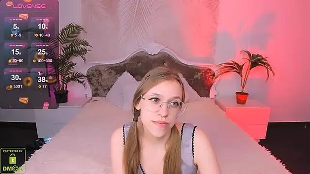 Snapshot of LayriantaVee chatting on 03/23/25, 06:58 LayriantaVee online show from 03/23/25, 06:58