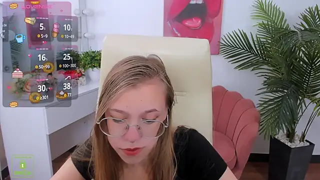 Snapshot of LayriantaVee chatting on 09/23/25, 06:49 LayriantaVee online show from 09/23/25, 06:49