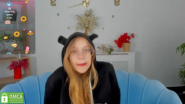 Snapshot of LayriantaVee chatting on 10/10/25, 06:12 LayriantaVee online show from 10/10/25, 06:12