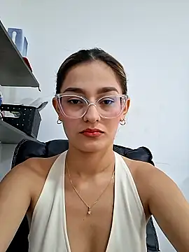 Snapshot of Ary-18 chatting on 01/17/26, 01:49 Ary-18 online show from 01/17/26, 01:49