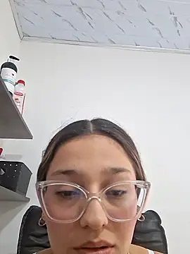 Snapshot of Ary-18 chatting on 02/02/26, 01:43 Ary-18 online show from 02/02/26, 01:43