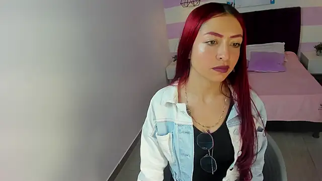 Snapshot of Scarlett__bell chatting on 02/05/26, 01:27 Scarlett bell online show from 02/05/26, 01:27