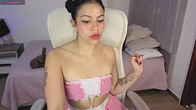 Eliie Ruizz online show from 12/16/25, 04:28