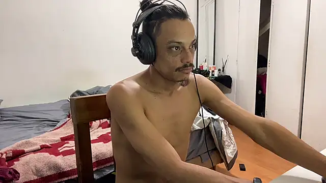 Snapshot of villanocat chatting on 12/03/24, 06:04 villanocat online show from 12/03/24, 06:04