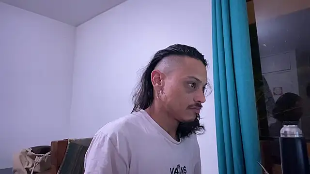 Snapshot of villanocat chatting on 12/13/24, 03:38 villanocat online show from 12/13/24, 03:38