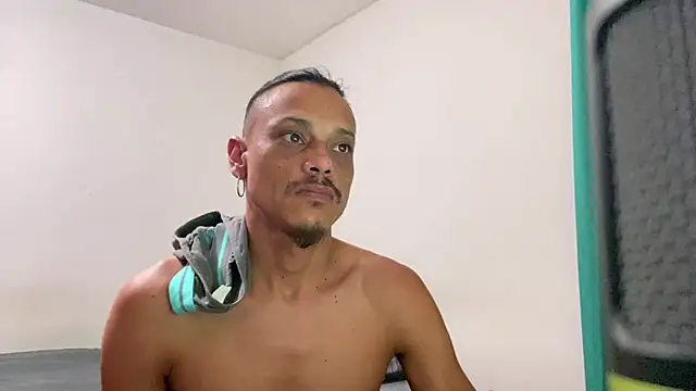 Snapshot of villanocat chatting on 12/15/24, 05:23 villanocat online show from 12/15/24, 05:23