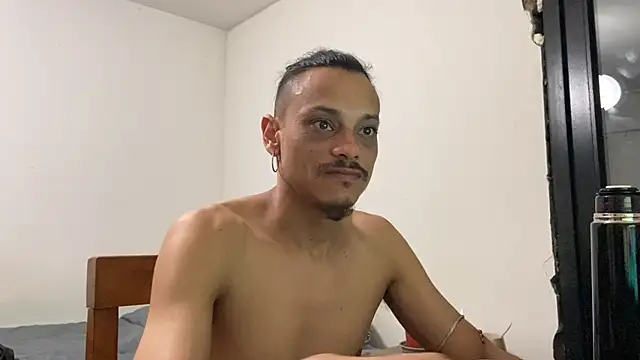 Snapshot of villanocat chatting on 12/18/24, 06:10 villanocat online show from 12/18/24, 06:10